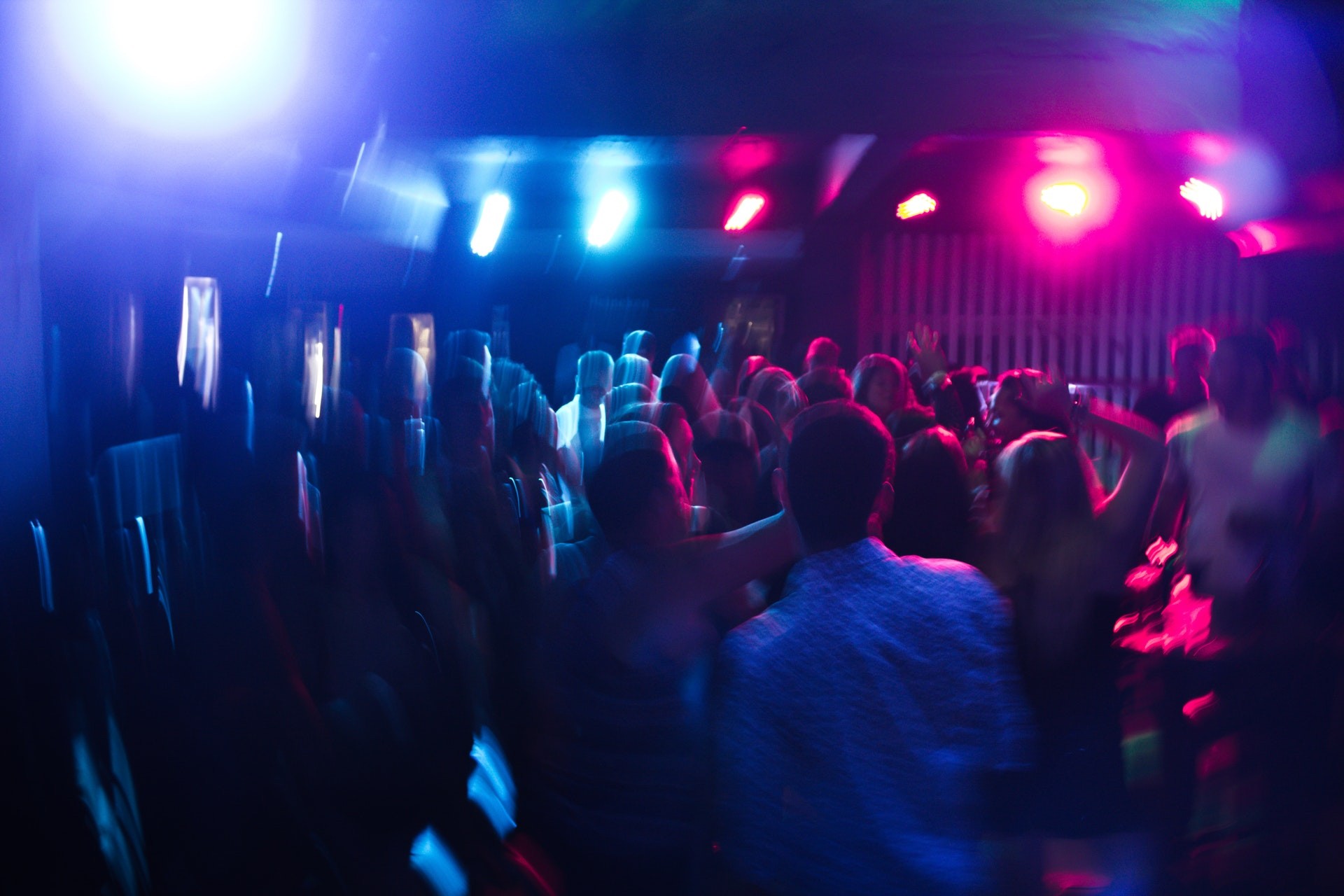 7 Things Average DJs Do Wrong At Workplace Parties