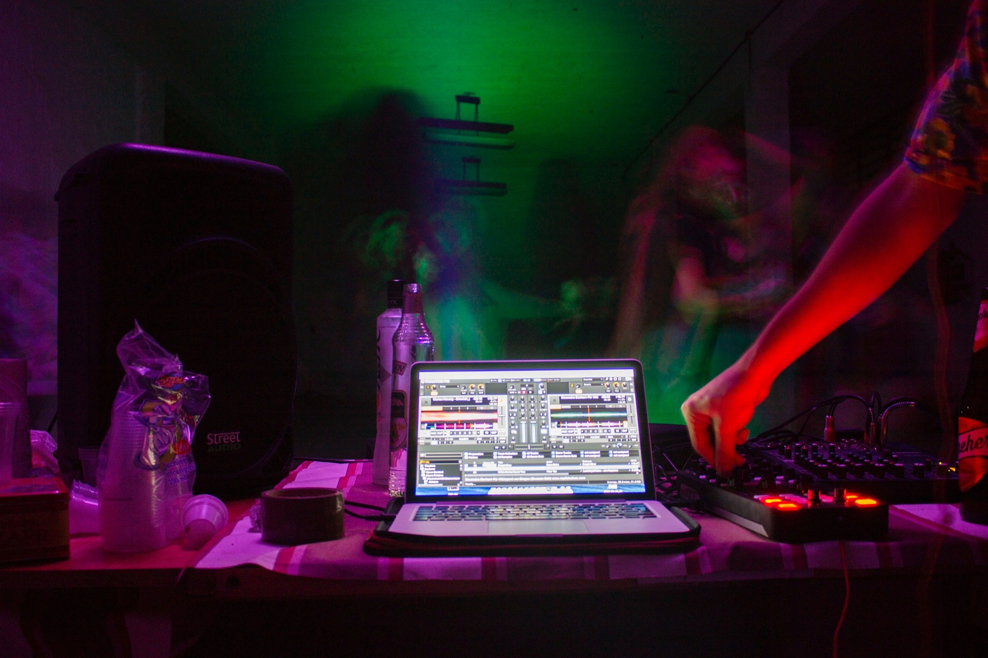 FOR PRODUCERS - Mixdown Techniques For Clean Sounds